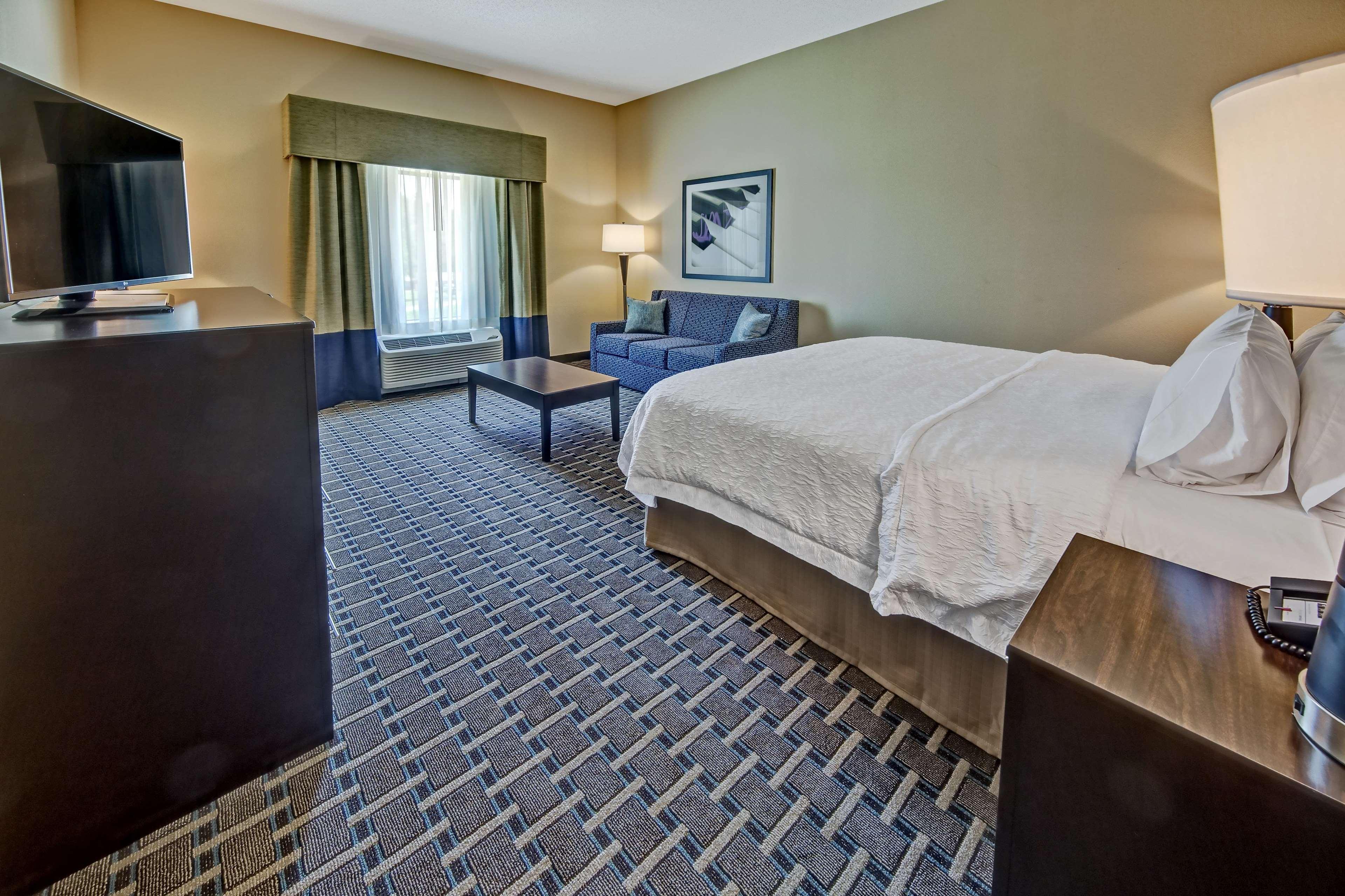 Hampton Inn Indianola Екстериор снимка