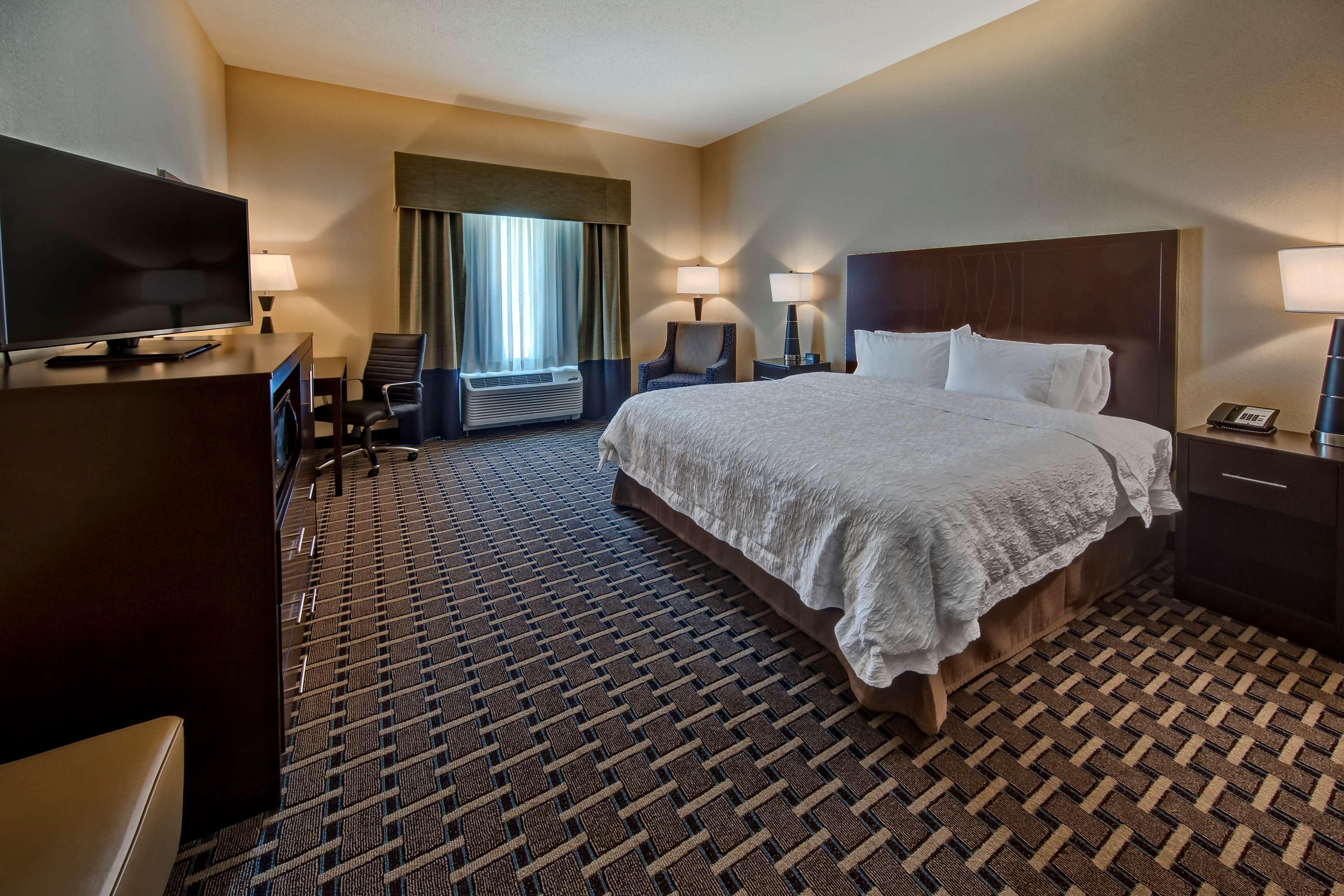 Hampton Inn Indianola Екстериор снимка