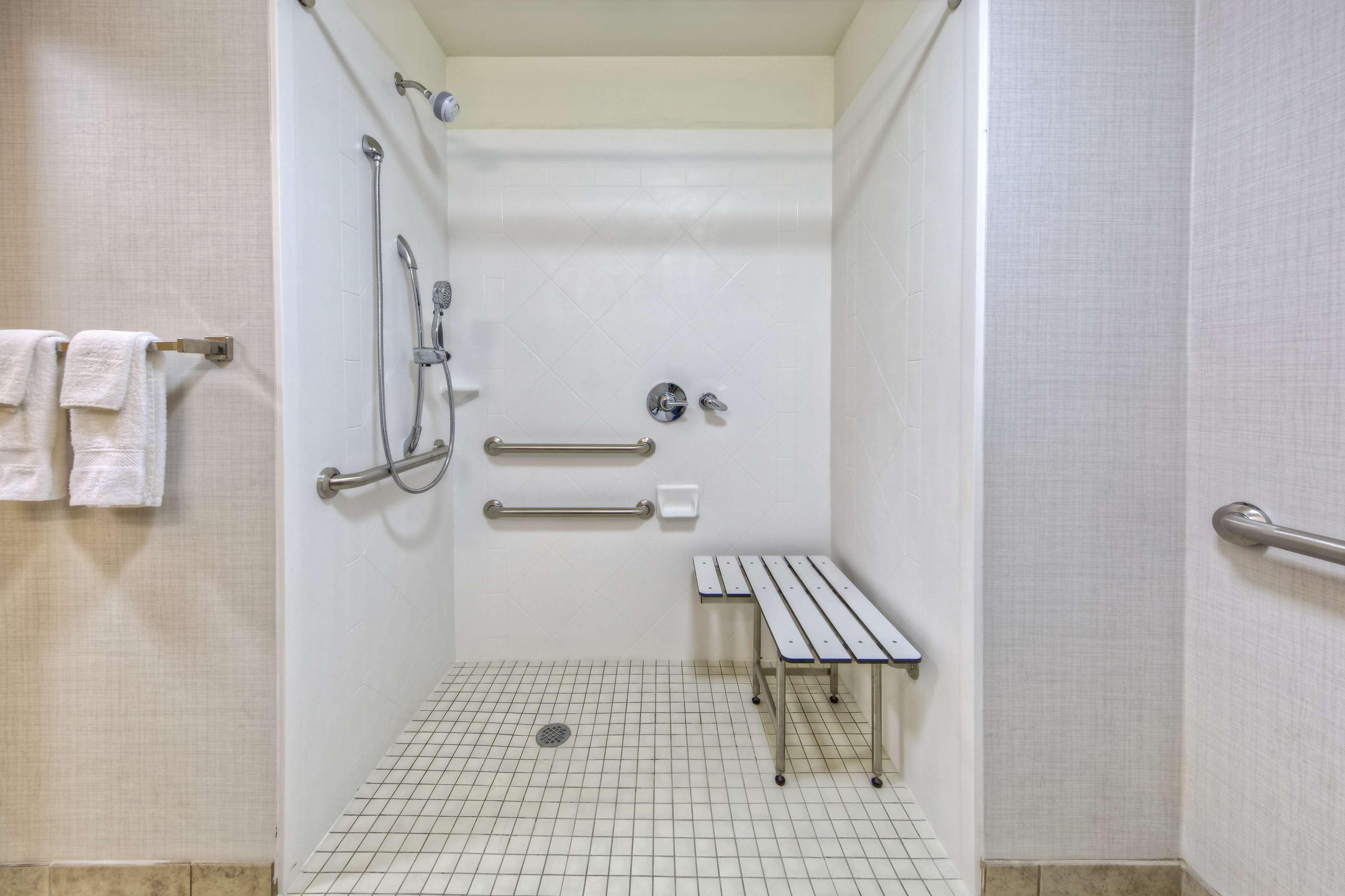 Hampton Inn Indianola Екстериор снимка