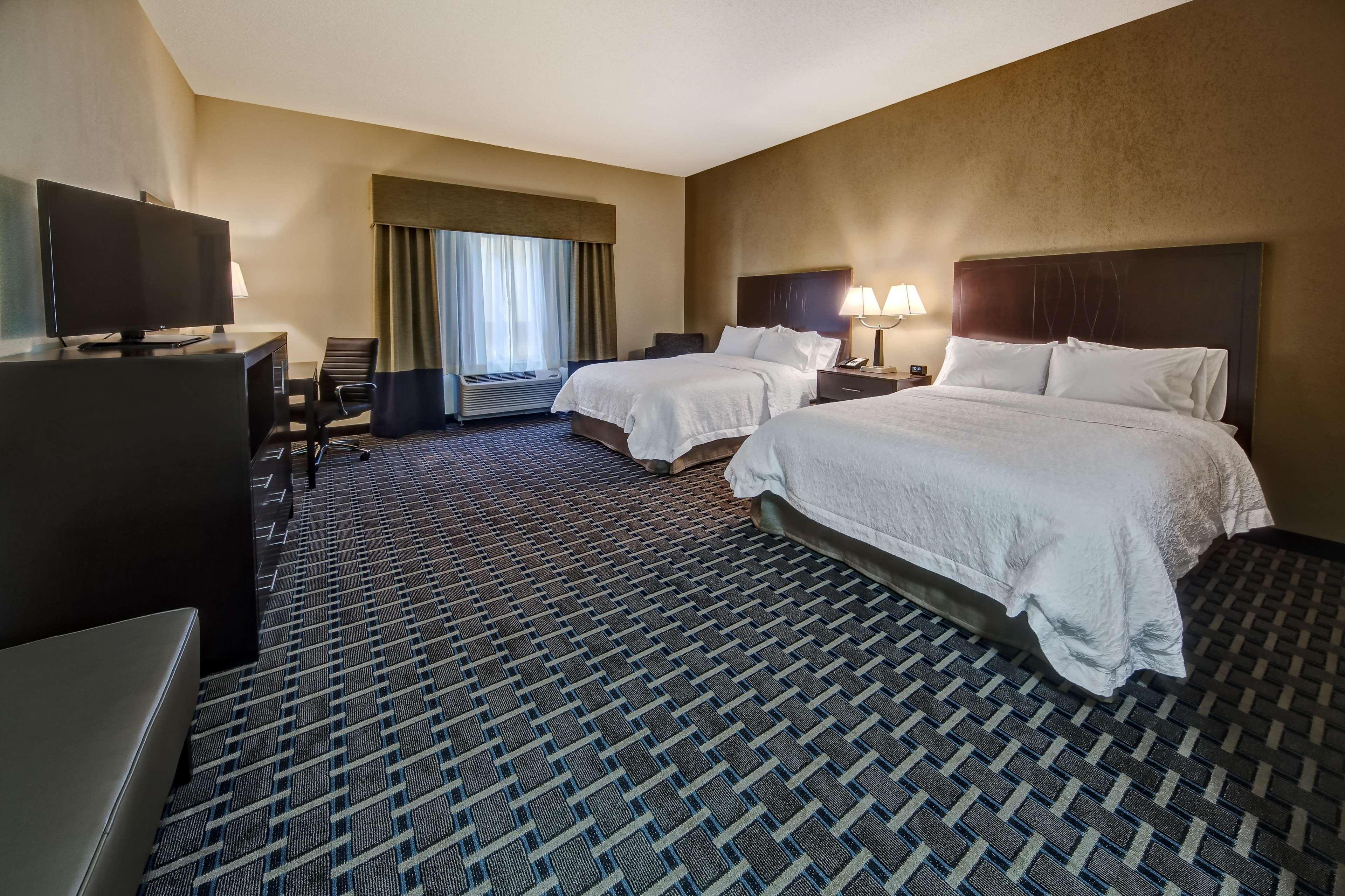 Hampton Inn Indianola Екстериор снимка
