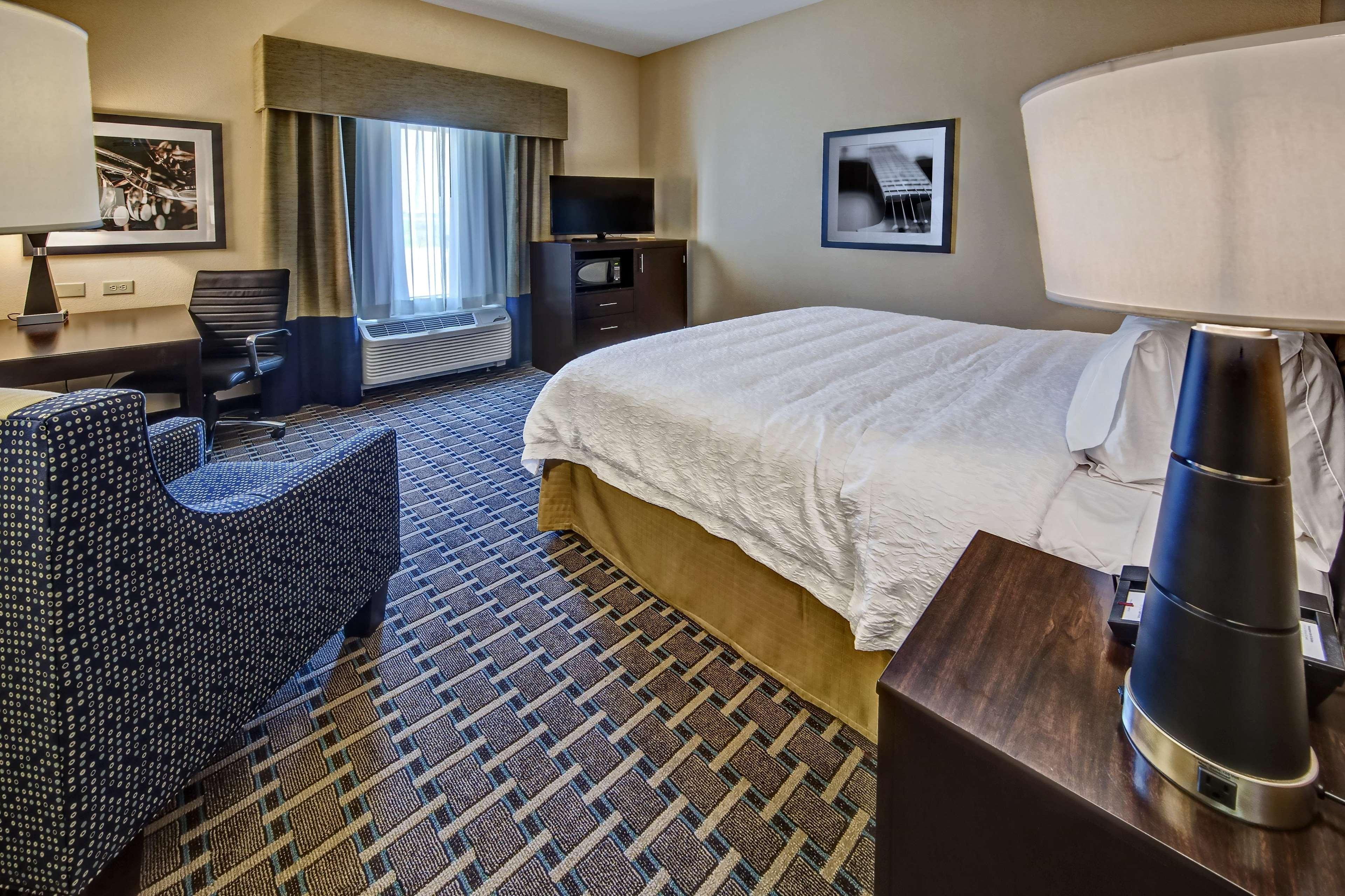 Hampton Inn Indianola Екстериор снимка