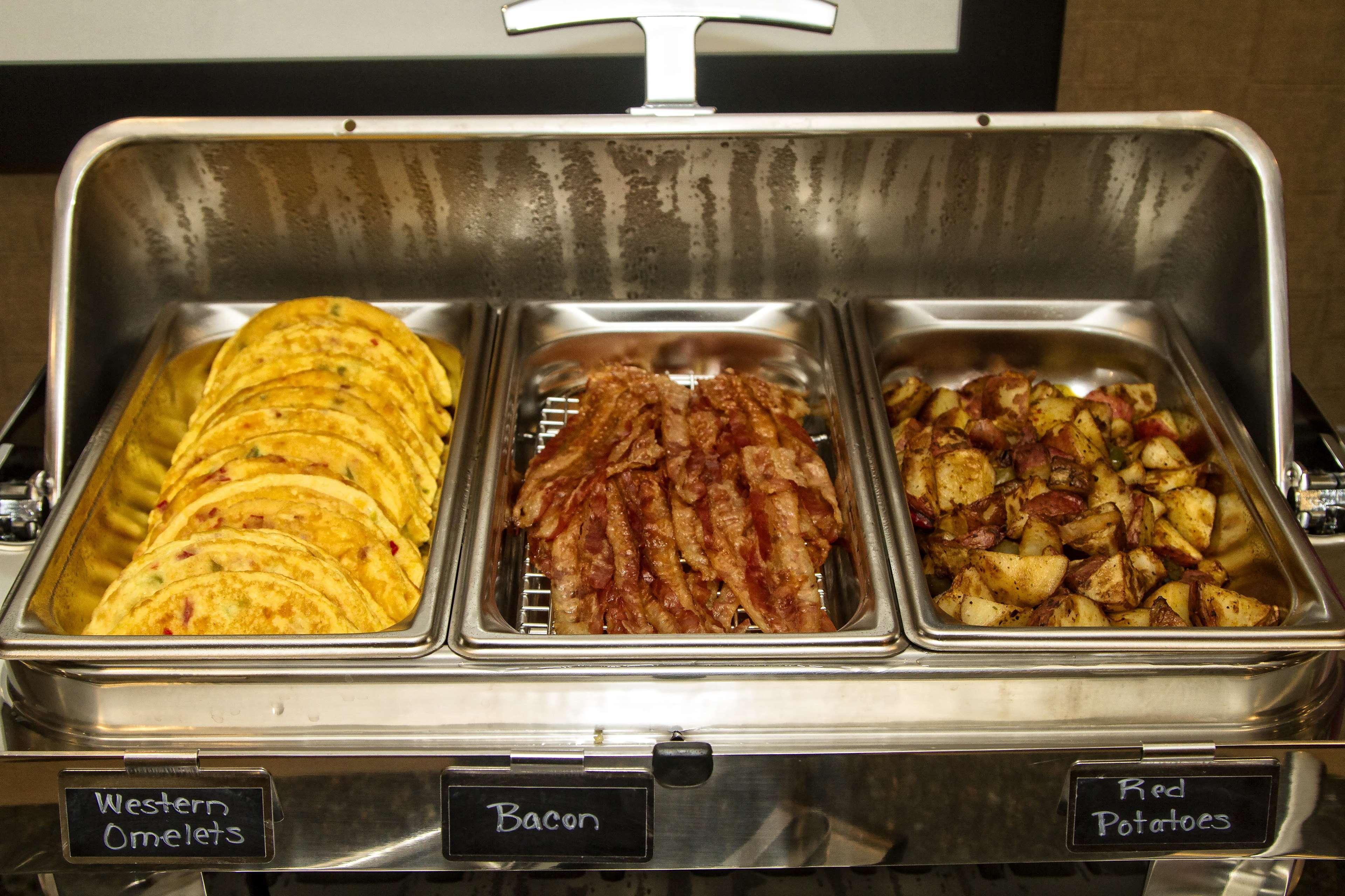 Hampton Inn Indianola Екстериор снимка