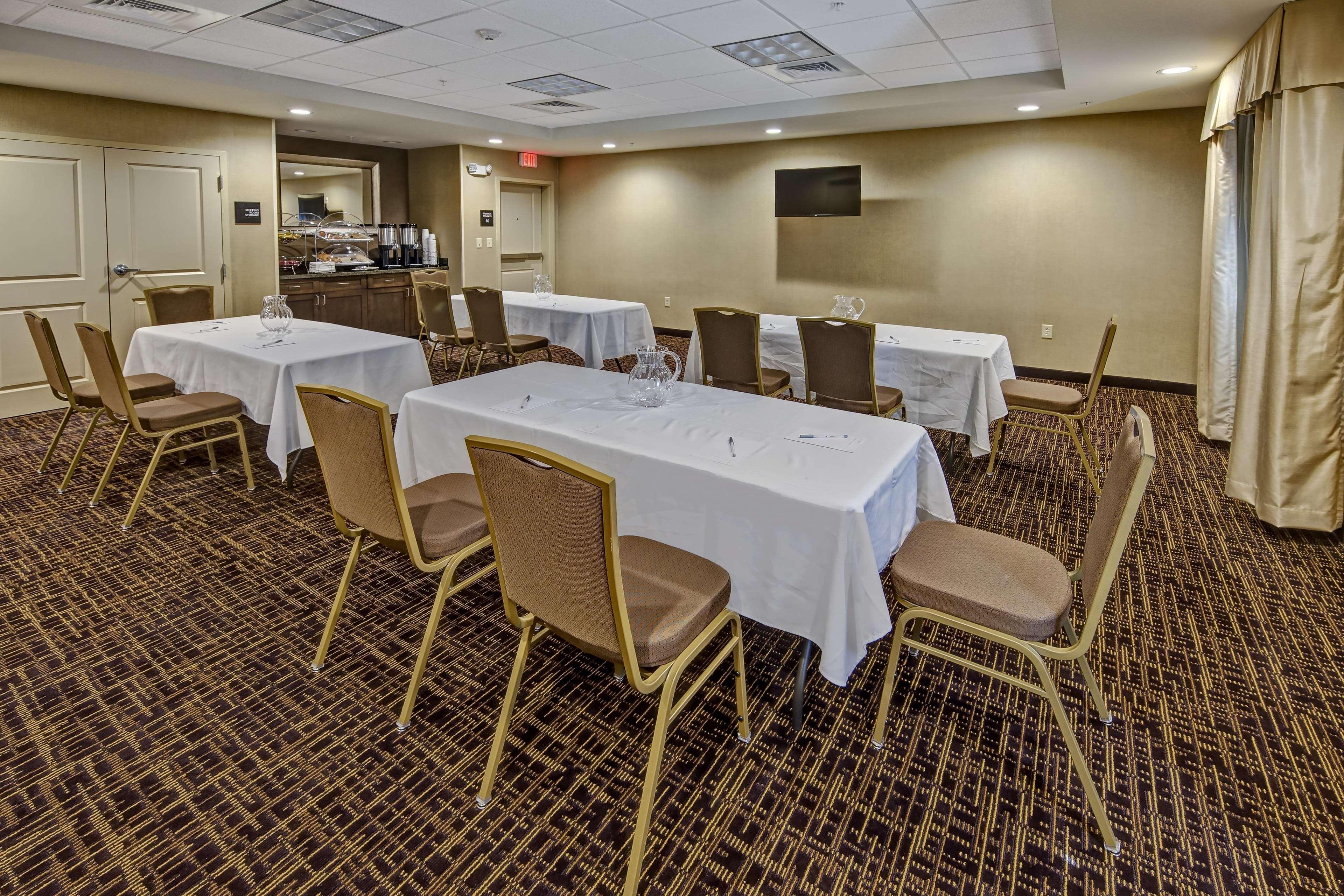 Hampton Inn Indianola Екстериор снимка