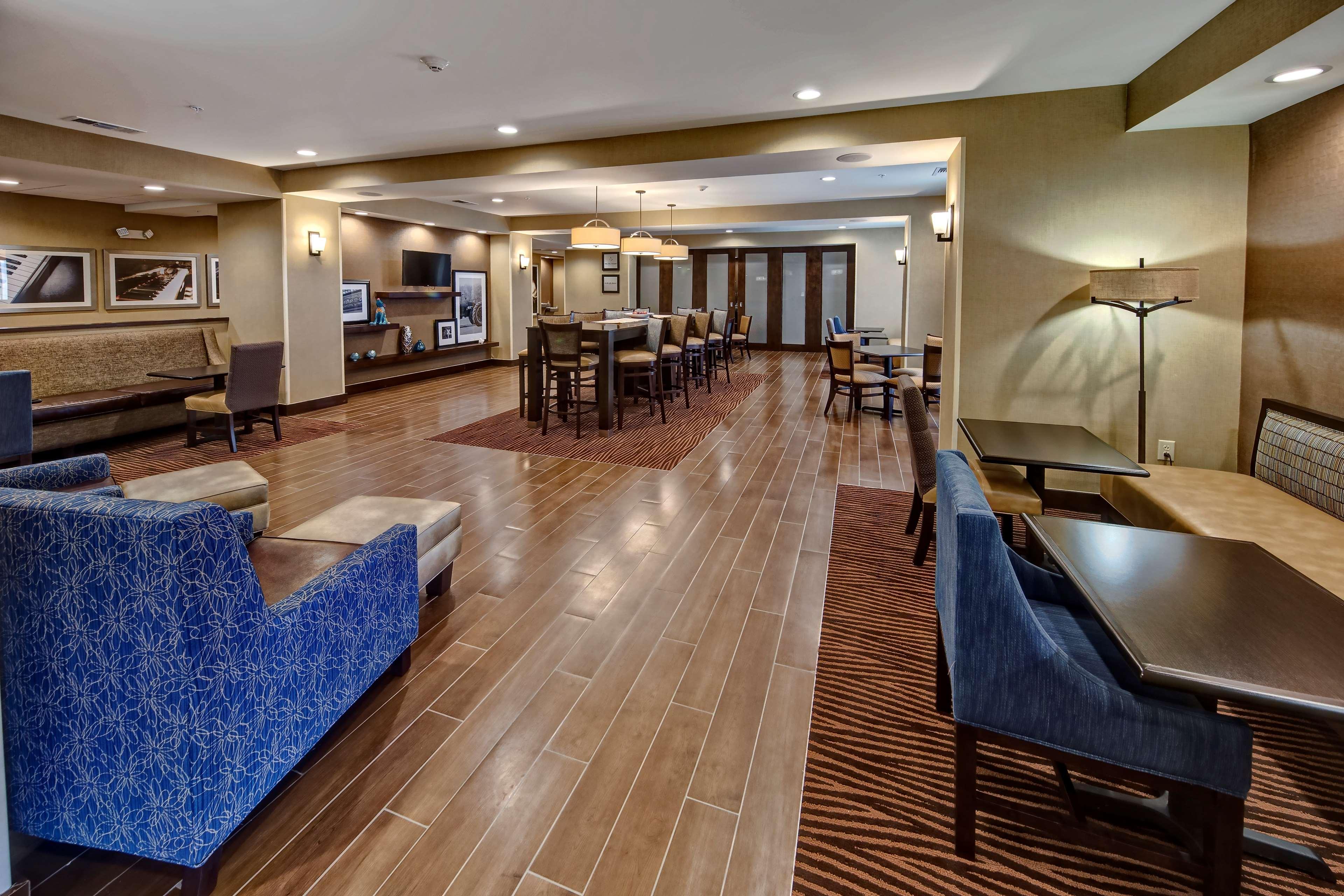 Hampton Inn Indianola Екстериор снимка