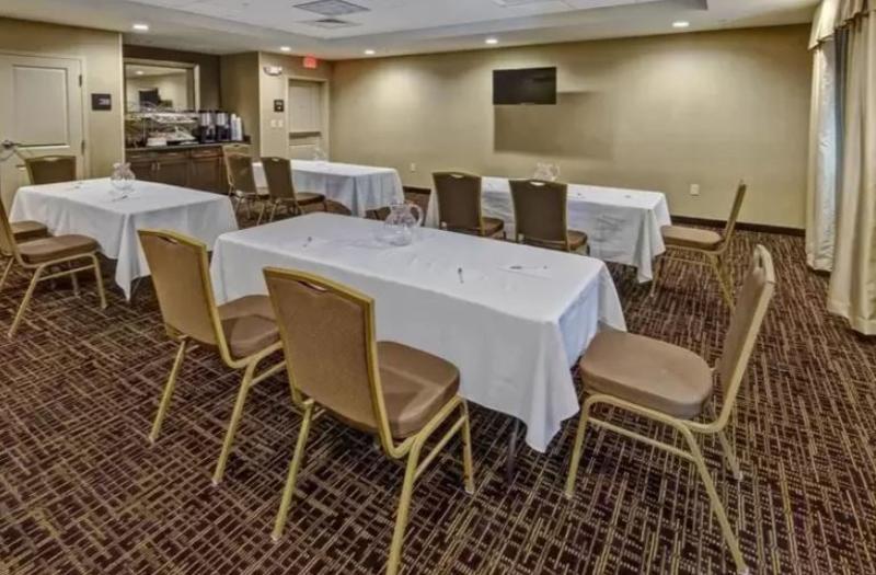 Hampton Inn Indianola Екстериор снимка